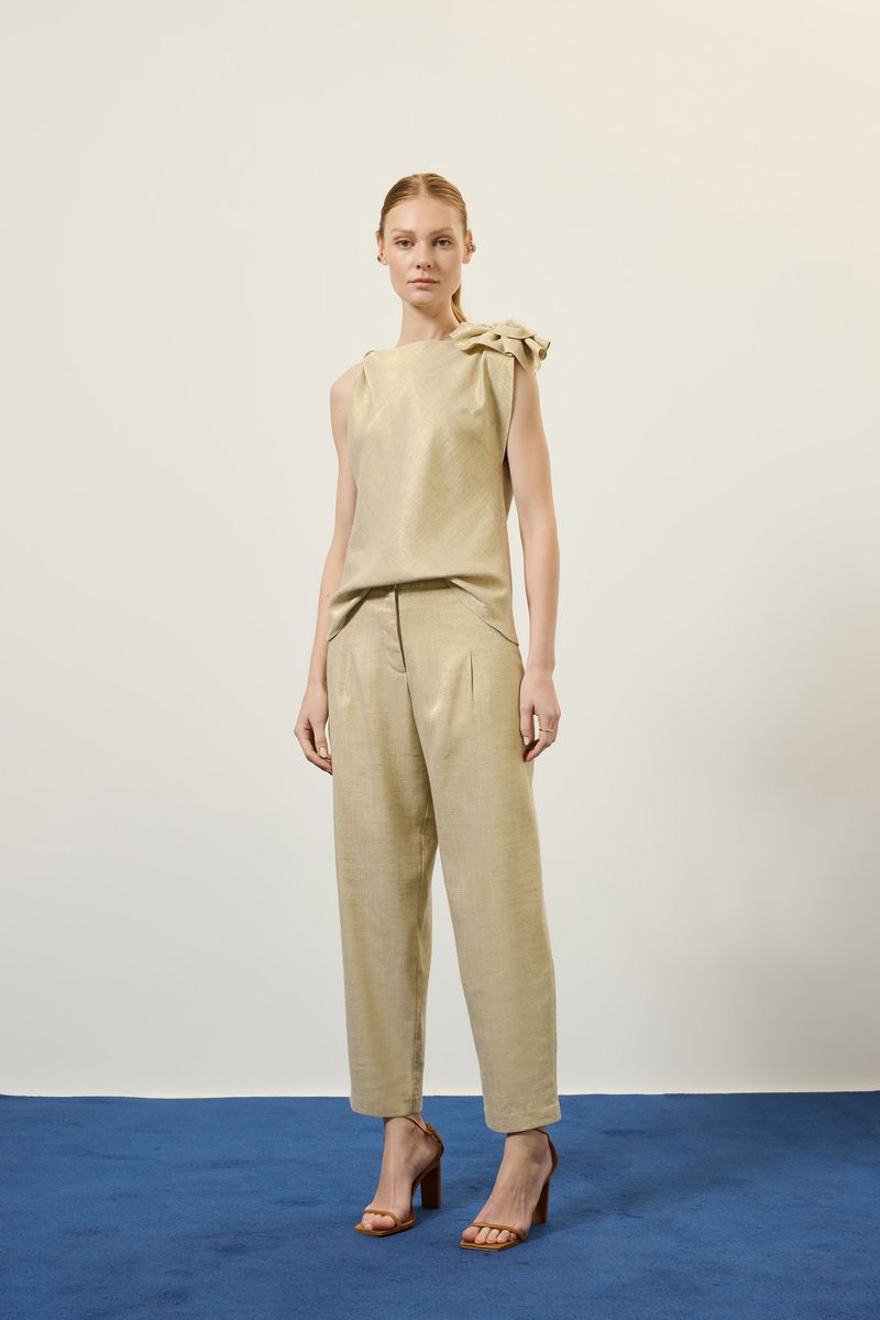 Blusa flora linho gold dourado