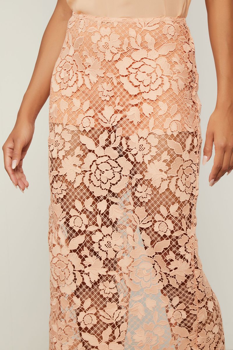Saia De Renda Midi Rosê Com Hot Pants