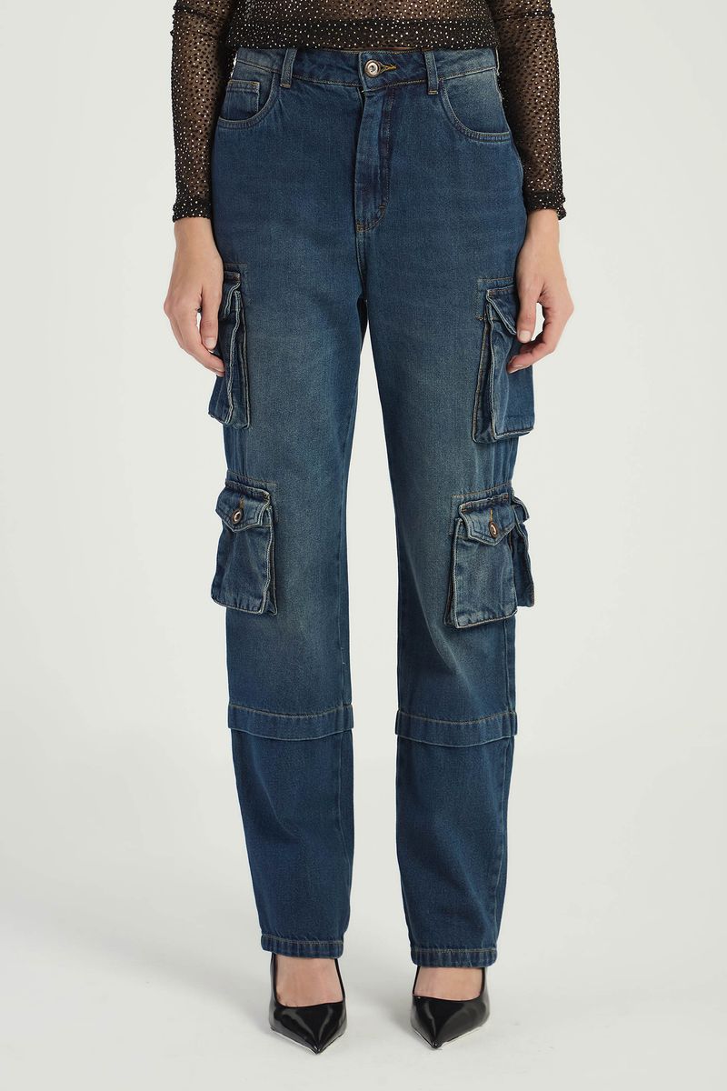 CALCA JEANS COM BOLSOS UTILITÁRIOS - JEANS ESCURO