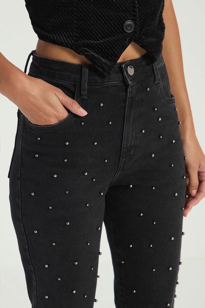 CALÇA EM SARJA SKINNY BORDADA - PRETO