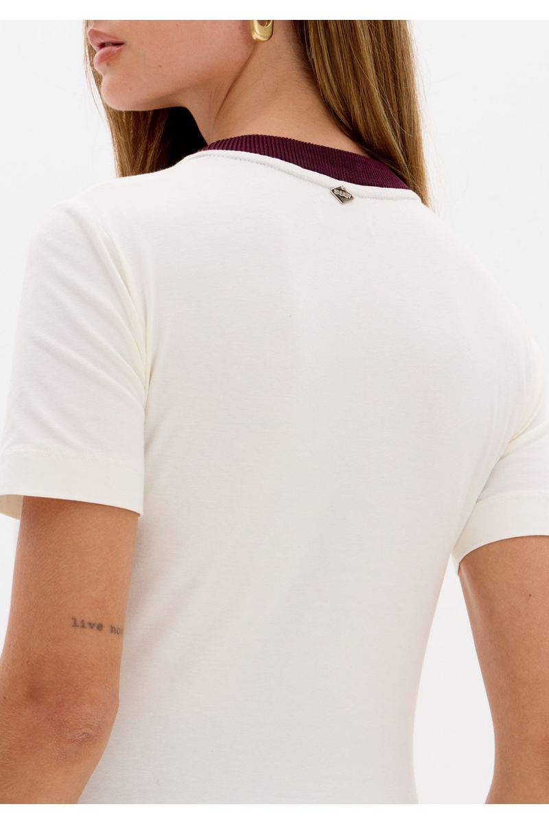 T-shirt Baby Look Com Estampa Frontal