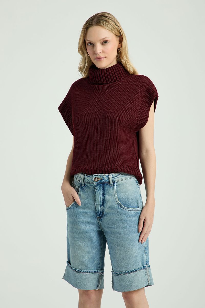 BERMUDA EM JEANS COM DOBRA NA PERNA-JEANS