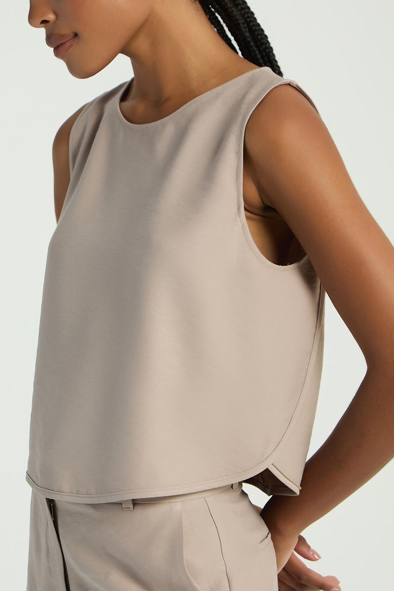 REGATA COM DETALHE LATERAL - TAUPE