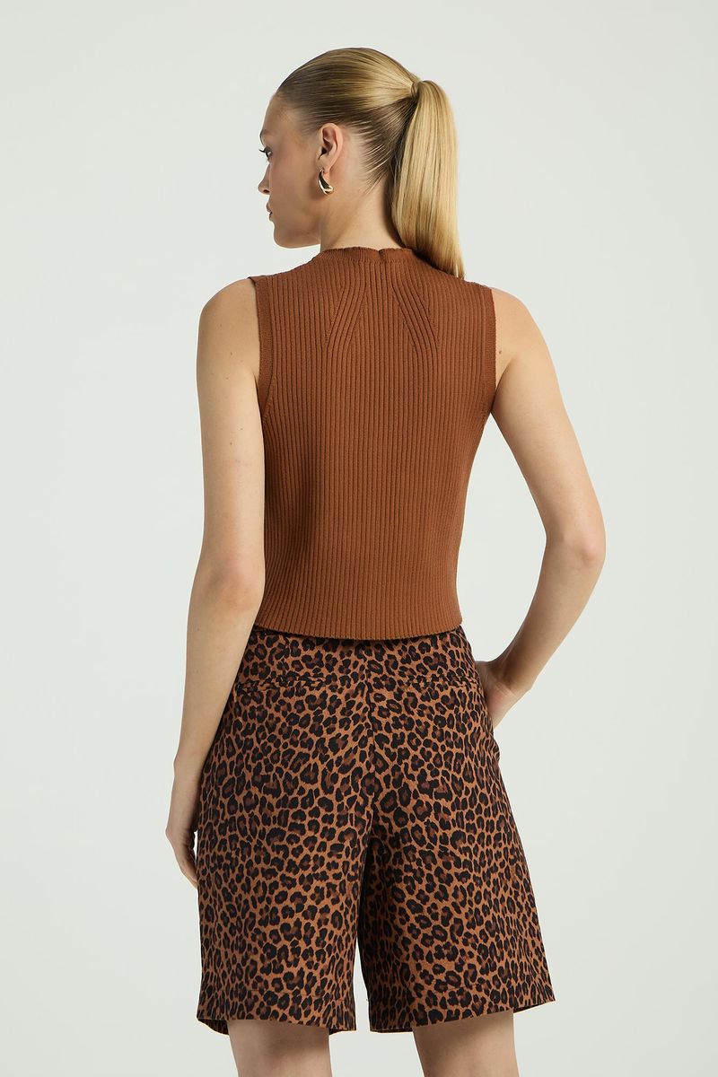 COLETE EM TRICOT CANELADO - CARAMELO