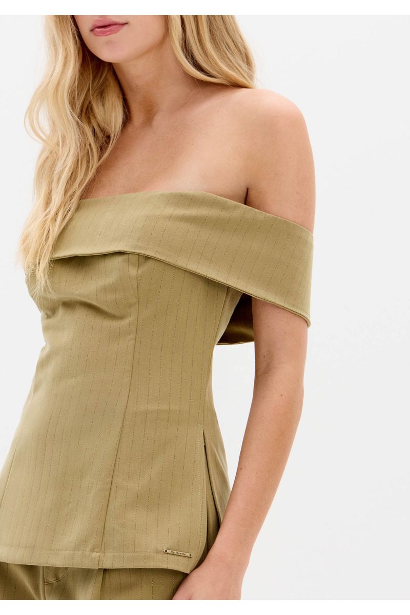 Blusa Ajustada Ombro A Ombro Risca de Giz