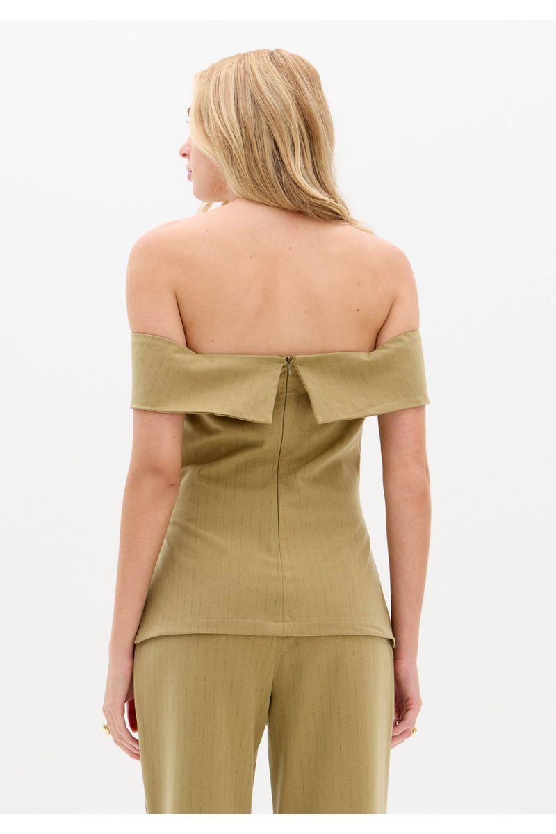 Blusa Ajustada Ombro A Ombro Risca de Giz