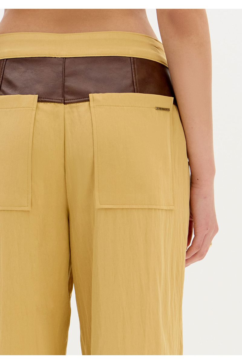 Calça Wide Leg Cintura Média Bicolor