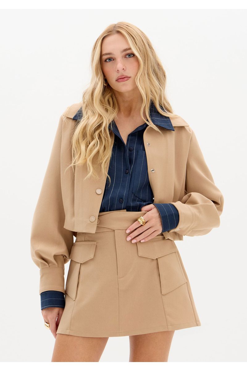 Jaqueta Cropped Detalhes Pregas