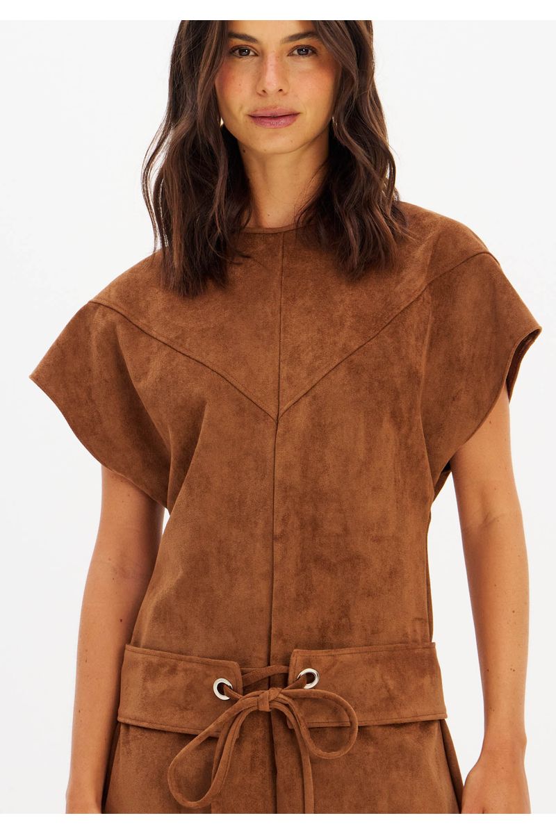 Vestido Suede Curto Com Recortes E Cinto