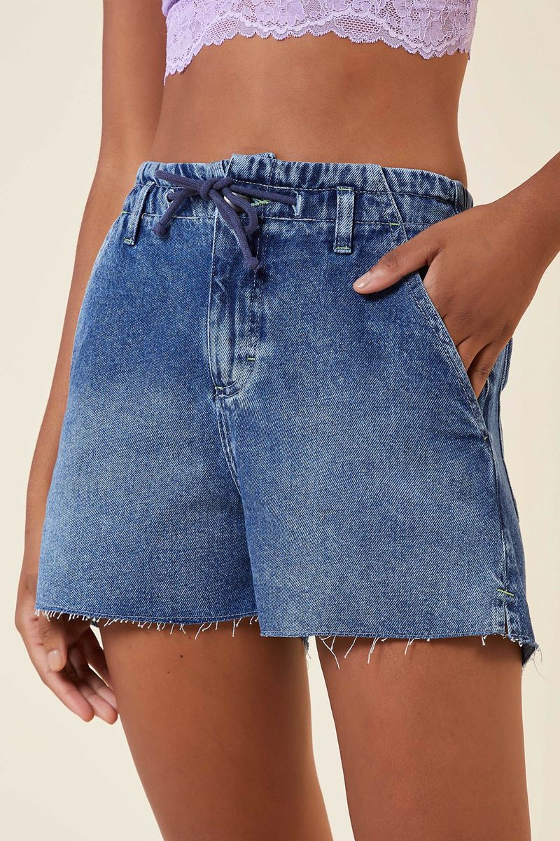 SHORT BOLSO FACA JEANS ESCURO